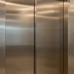 Cách chọn chất làm sạch vết bẩn inox cho lễ tân, thang máy
