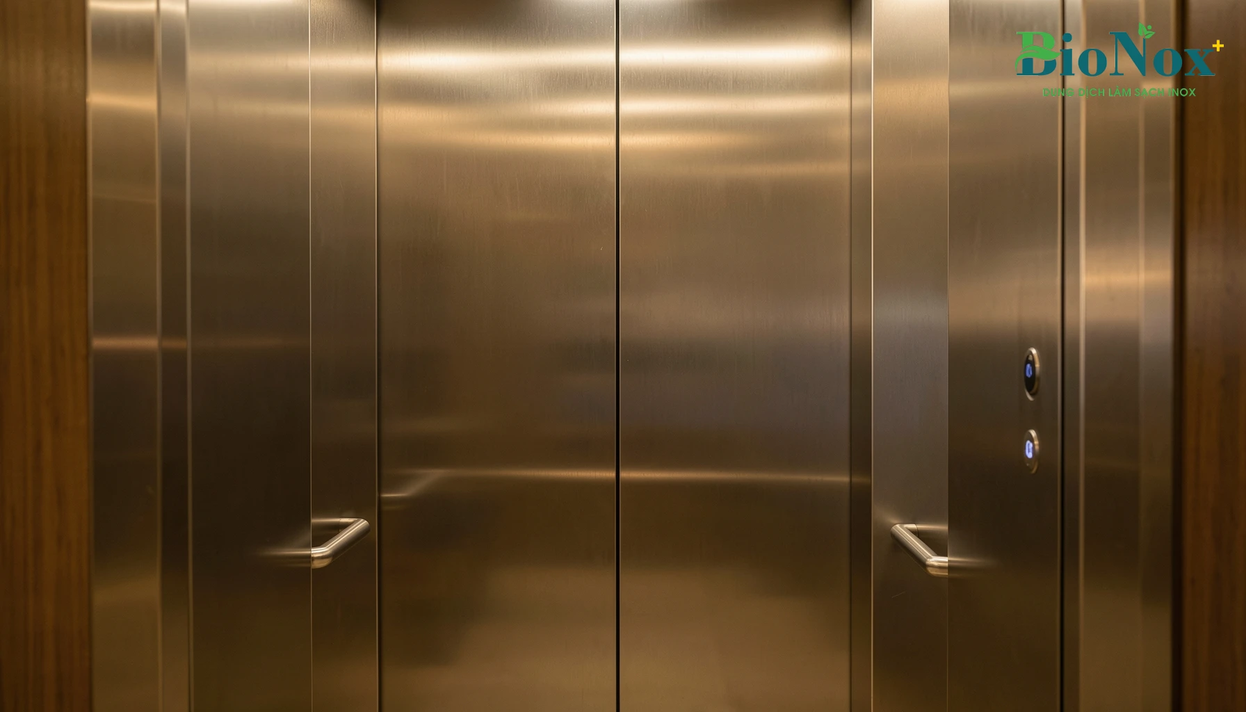 Bí quyết tẩy ố vàng inox cabin thang máy hiệu quả cho khách sạn và văn phòng