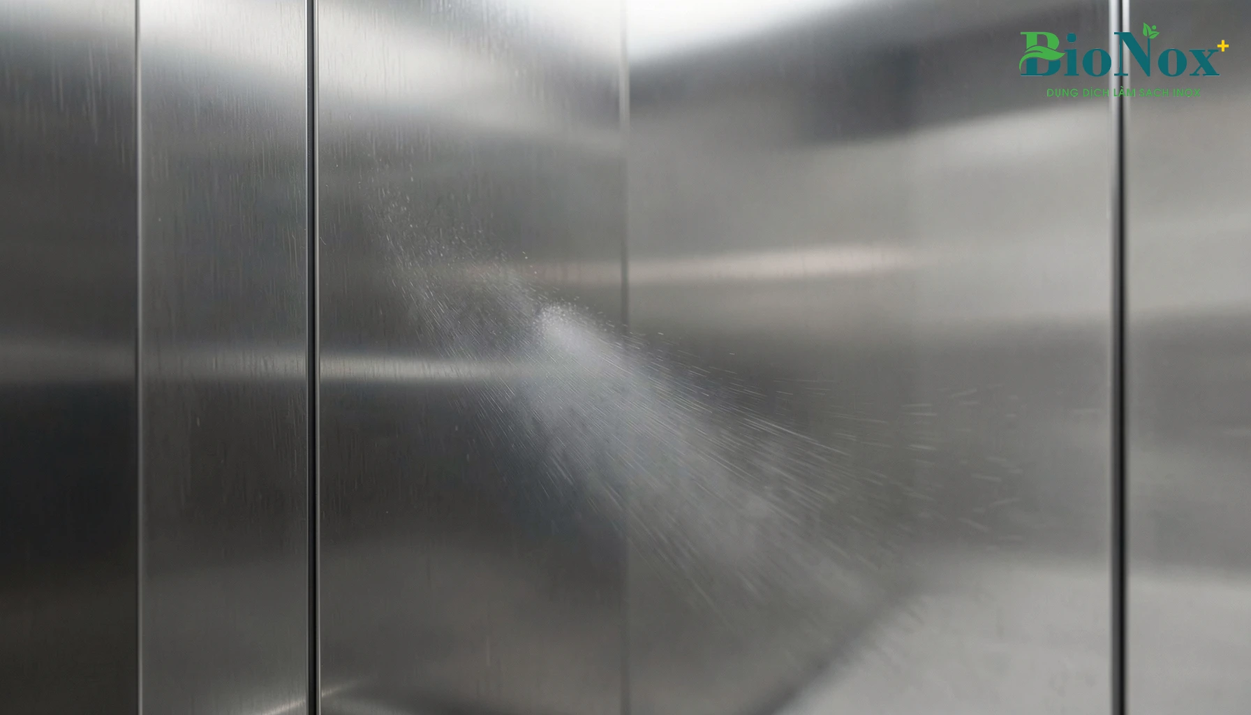Đánh Giá Thực Tế: Hiệu Quả Của Dung Dịch Tẩy Ố Vàng Inox Bionox Trên Cabin Thang Máy