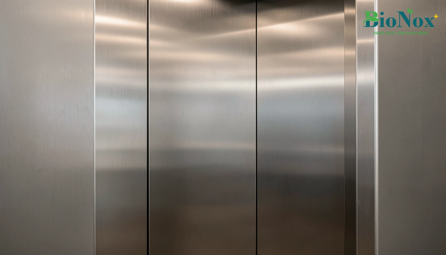 Dung dịch vệ sinh inox cho thang máy gia đình loại nào tốt?