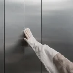 Quy trình tẩy rỉ sét inox thang máy chuẩn kỹ thuật cho tòa nhà cao tầng