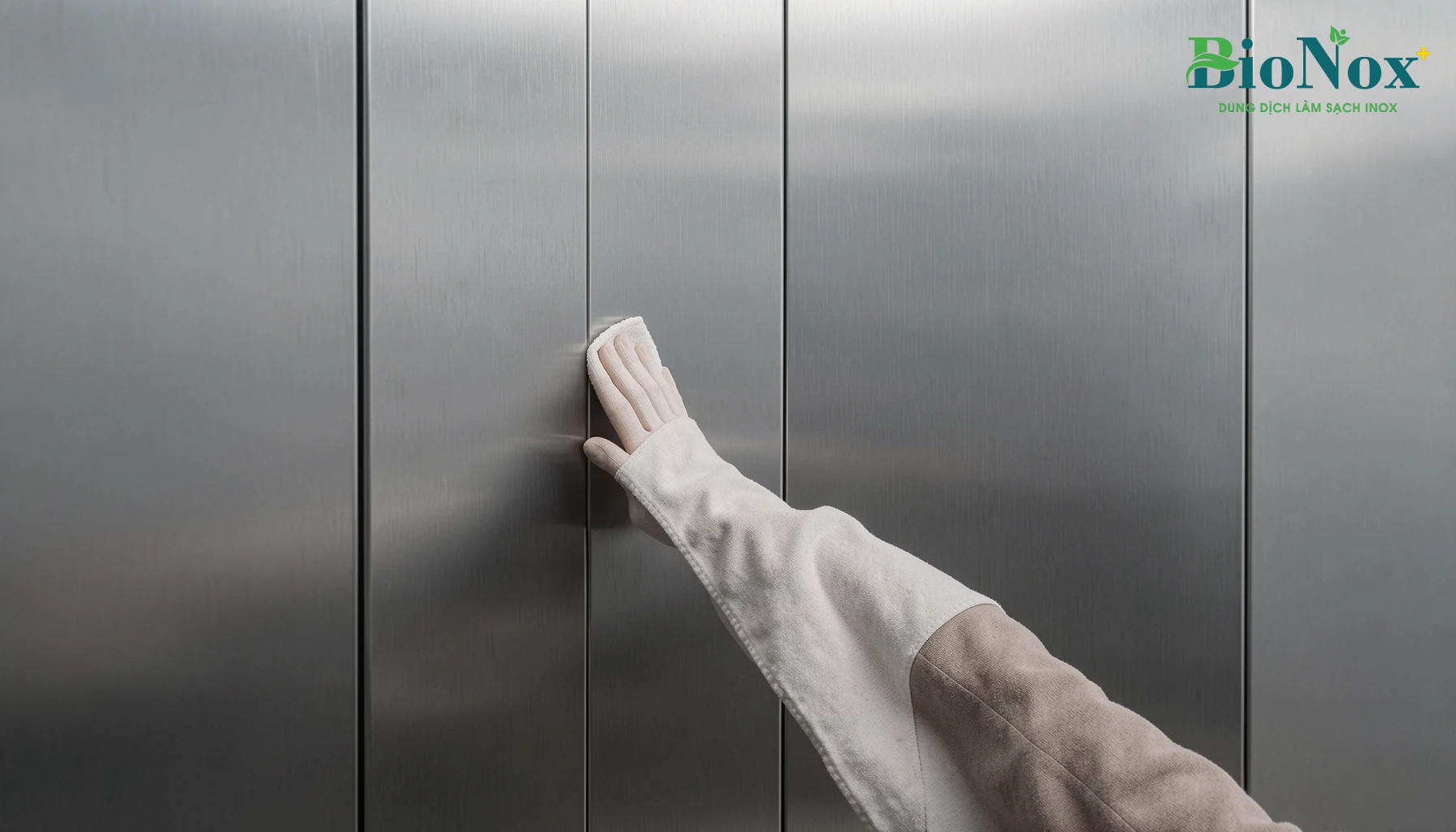 Quy trình tẩy rỉ sét inox thang máy chuẩn kỹ thuật cho tòa nhà cao tầng