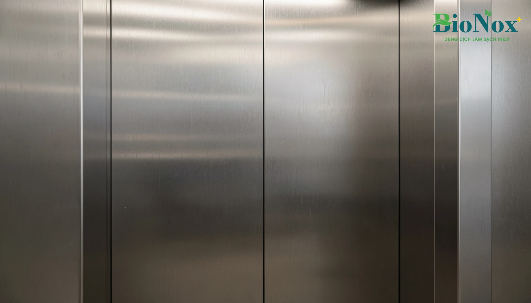 So sánh dung dịch vệ sinh inox Bionox và hóa chất thông thường: Chọn gì cho thang máy?